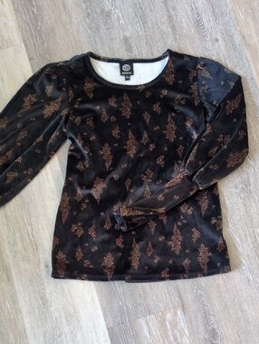 Bobeau Black Velvet Long Sleeve Top with Rust Colored Motif
